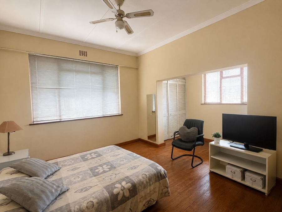 2 Bedroom Property for Sale in Vredehoek Western Cape